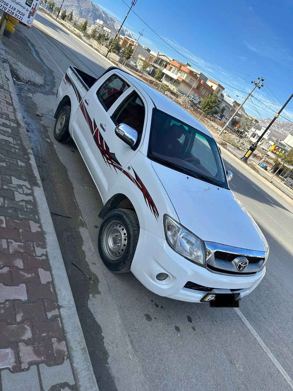 تۆیۆتا هایلۆکس ٢٠١١ ی پارچە رەش
گیرو مەکینە بەشەرت
سەنەوی تا کۆتای ٢٠٢٧ نوێیە
بۆیاغیش بەس ئەو پارچەیەی هەیە 
کەدیاریکراوە لە وینەکە 
شوین رانیە 
مشتەری پەیوەندی بکە نامە مەنیرە
*********** رانية, السليمانية
