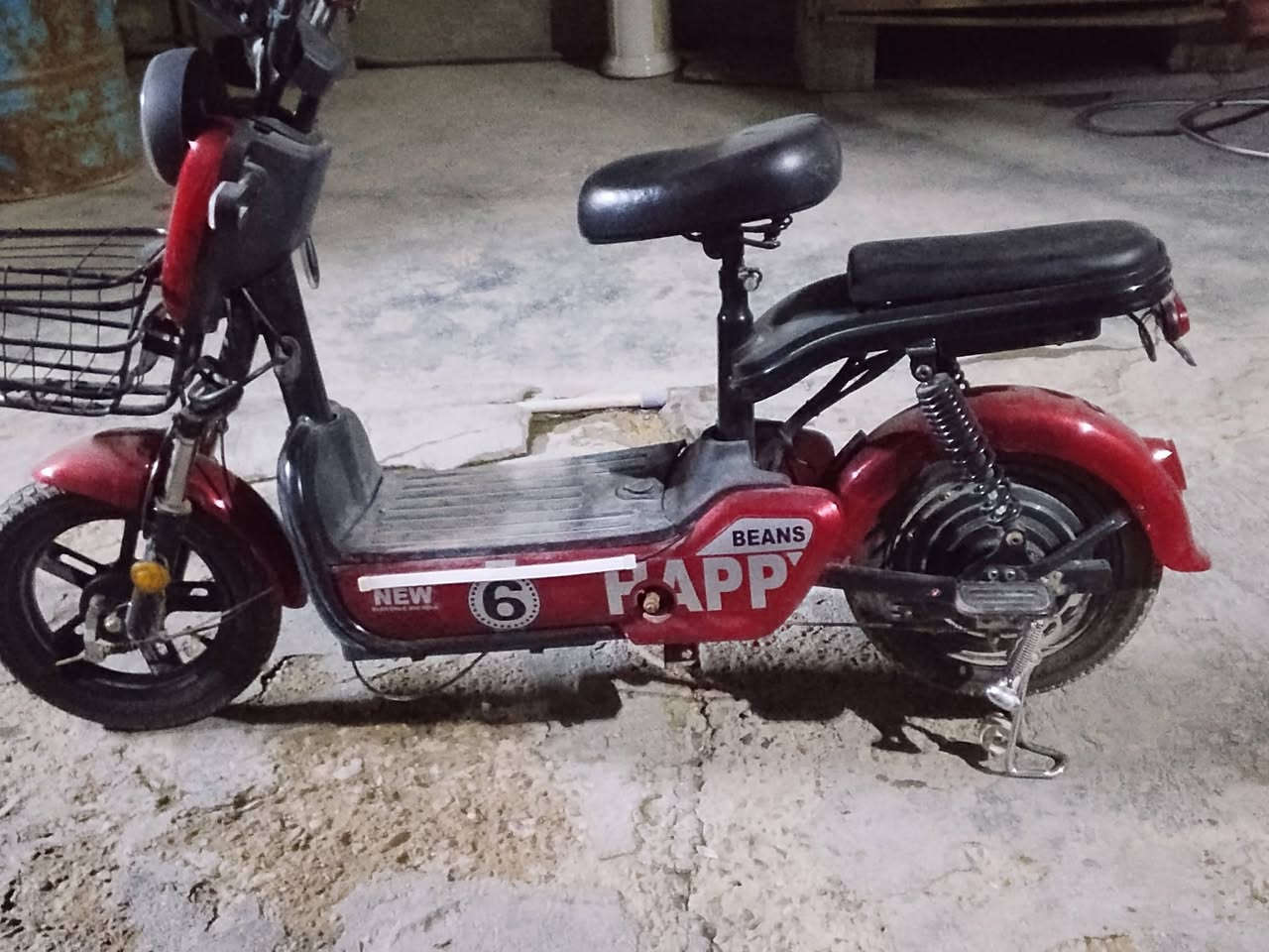 السلام عليكم
دراجه شحن حجم14 للبيع 
تحتوي الدراجه على 4 بطاريات  تمشيط مسافه 45_50كيلو  بالشحنة الوحده 
دراجه نضيفه وكلشي بيها يشتغل 
 السعر 250 الف وبيها مجال 
 العنوان /بغداد_الدورة 
***********
