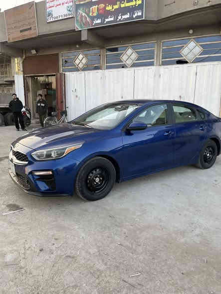 سلام عليكم للبيع فورتي 2021 (معوقين معوقين ) 
سنه 27 وكاله من صاحب السياره اصلي  
 موصفاته معروفه تحديد مسار رادار تحكم ستيرن 
تتفئه وتبريد ثلج ❄️ 
الجملغ سايق مبدل ومصبوغ والبنيد هم مصبوغ 
حادث واضح بدون دواخل  
  كير 3 سرعات  بلادي
دوشمه عام تايرات جدد   
الباب السايق فقط بارد بلعراق 
العنوان بغداد المعامل العماري ***********
سعر 133 بيه مجال بصيط
