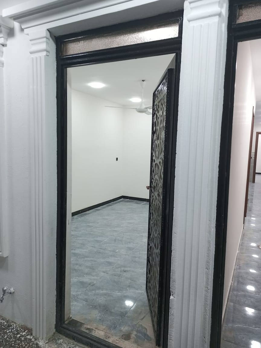 دار 100 متر في المكاسب بناء درجه اولا وهاي صور البناء السعر 100 مليون . ***********
