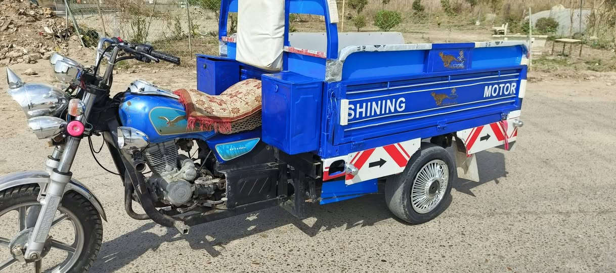 سلام عليكم اخوان ستوته جمرة  موديل 20محرك 23مفتوح  تخم تاير جديد مدفوعة كمرك بس تروح ترقم  مصبوغ البدي عام صبغ حراري  اوراق اصولي  كهربائياتها كلها  شغاله    ستوته خير  من الله سعر مليون400 وبيها مجال قليل مكاني بغداد محموديه ناحيه الطيفيه 
*********** بي واتساب
