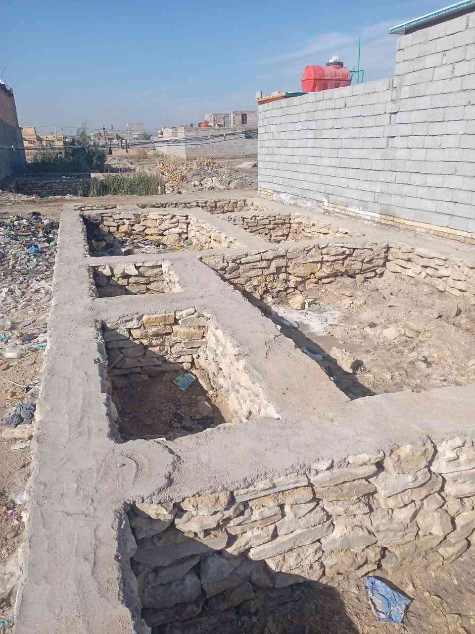 السلام عليكم قطعه 100متراببوصريفه بل سايدالتبليط بلفرع تبعدعن التبليط تقريبن 200متر للبيع الشراي يتصل***********
