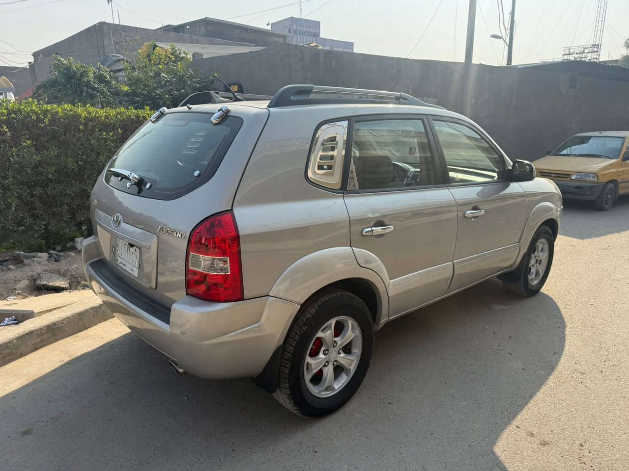 سلام عليكم 
توسان موديل 2009 مكفولة كفالة عامة عدا بارد ب الجاملغ الامامي الايسر جهة السائق 
فول مواصفات 1/1 
بصمة 
تشغيل عن بعد 
فتحة سلايد 
3 شاشات 
تحكمات ستيرن 
سيارة فول للاخير نادرة ب موديلها 
مكينة 2000 دوش مكفولة هي و الكير 
رقم بغداد ب اسمي مداور ثاني يوم 
مكاني بغداد / الكرادة / بارك السعدون 
السعر خابر و تدلل 
***********
