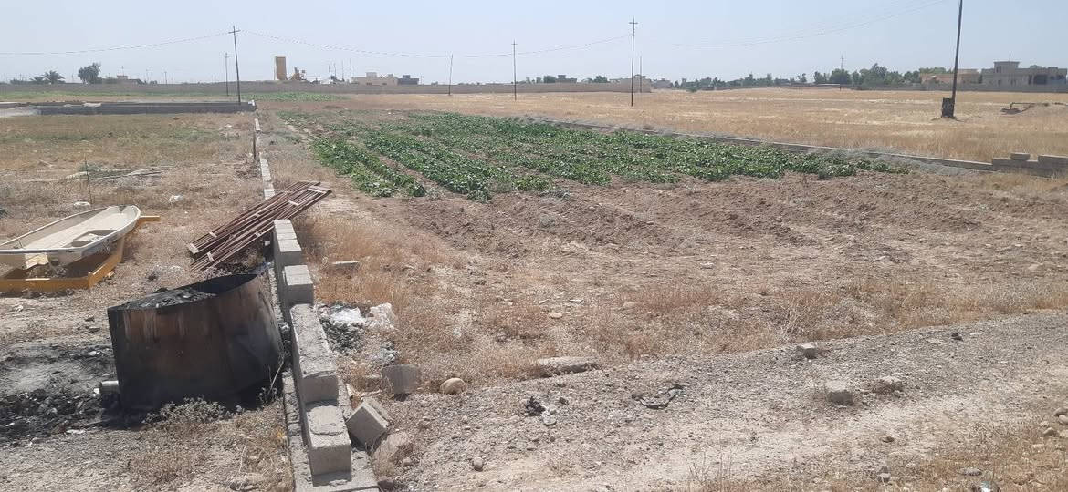 السلام عليكم
قطعة أرض للبيع دونم ونص 

صالحه السكن واصل كهرباء مع ماء بايبين كدامك على شارع 

شارع هونداي ... مكلف بالنشر 
الاستفسار ... ***********//***********
