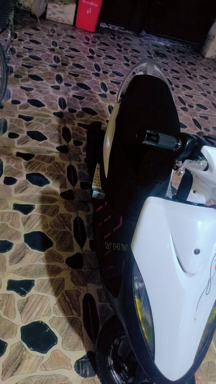 ماكس عدله للبيع
الدراجه خير من الله اي نقص ما بيهه
السوادات والشاير والمازده والبك لايت ختم واحد ويه المكينه 
بس الكفرات تعبانات او بدلتهن اي نقص ما بيهه بعد دراجه خير من الله دشبول شغال العداد والبانزين دبلات جدد امامي خلفي صار خمست ايام من بدلتهن 
السعر 650او بيهه مجال 
***********

