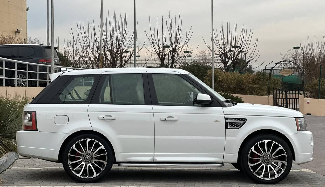 Range Rover Sport 2011  
 
مكان سيارة سليمانية 

***********

سعر مطلوب ١٤٨ ورقة و مجال 

بيع نقد بدون مراوس 

مكان سيارة سليمانية 
 

محرك بدون سوبر ارغب محرك   

سيارة وكالة خليجية ضمان دولي 

**********************

سيارة مكفولة من صبغ 

*********************
مواصفات 
 بصمة 
سلايد
داخل بيجي
كشنات كهرباء 
كشنات جلد 
شاشة  
دبلات جبريس صاعد و نازل حسب رغبة 
سيستم صوت سماعات 
ستيرن تحكم فوول اوبشن
اربع نضام قيادة (صحراء و ثلج و جبال و ستاندارد )
گیر (سبورت و عادي و اوتوماتيك)
بريك بصمة
تبريد مركزي تشغيل يسار و يمين و امامي و خلفي مختلف حسب رغبة 
*************************
شروط سيارة 

محرك و گیر  بشرط
حدادية جديدة
تخم تاير ويل جديده
سنوي جديدة
لوحة جديدة تحويل مباشر

**************************
سعر سيارة ١٤٨ ورقة مجال 

مكان سيارة سليمانية

***********
