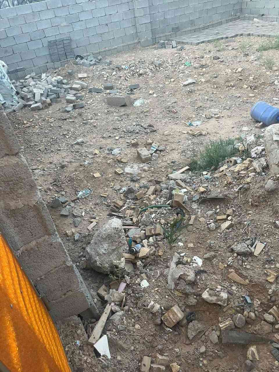 قطعه100متر للبيع مسيجه 
سلام عليكم 

قطعه ارض للبيع في السريدات القديمه بالربع الثالث خلف البزل الصغيره على شارع رئيسي 

نوع العقار زراعي سند 25 تحويل باسم المشتري انذار بكاتب عدل 

مساحه الارض 100متر مربع

واجهه الارض 10متر 

نزال الارض 10متر 

سعر الارض 30مليون وبيه مجال

للاتصال ***********
