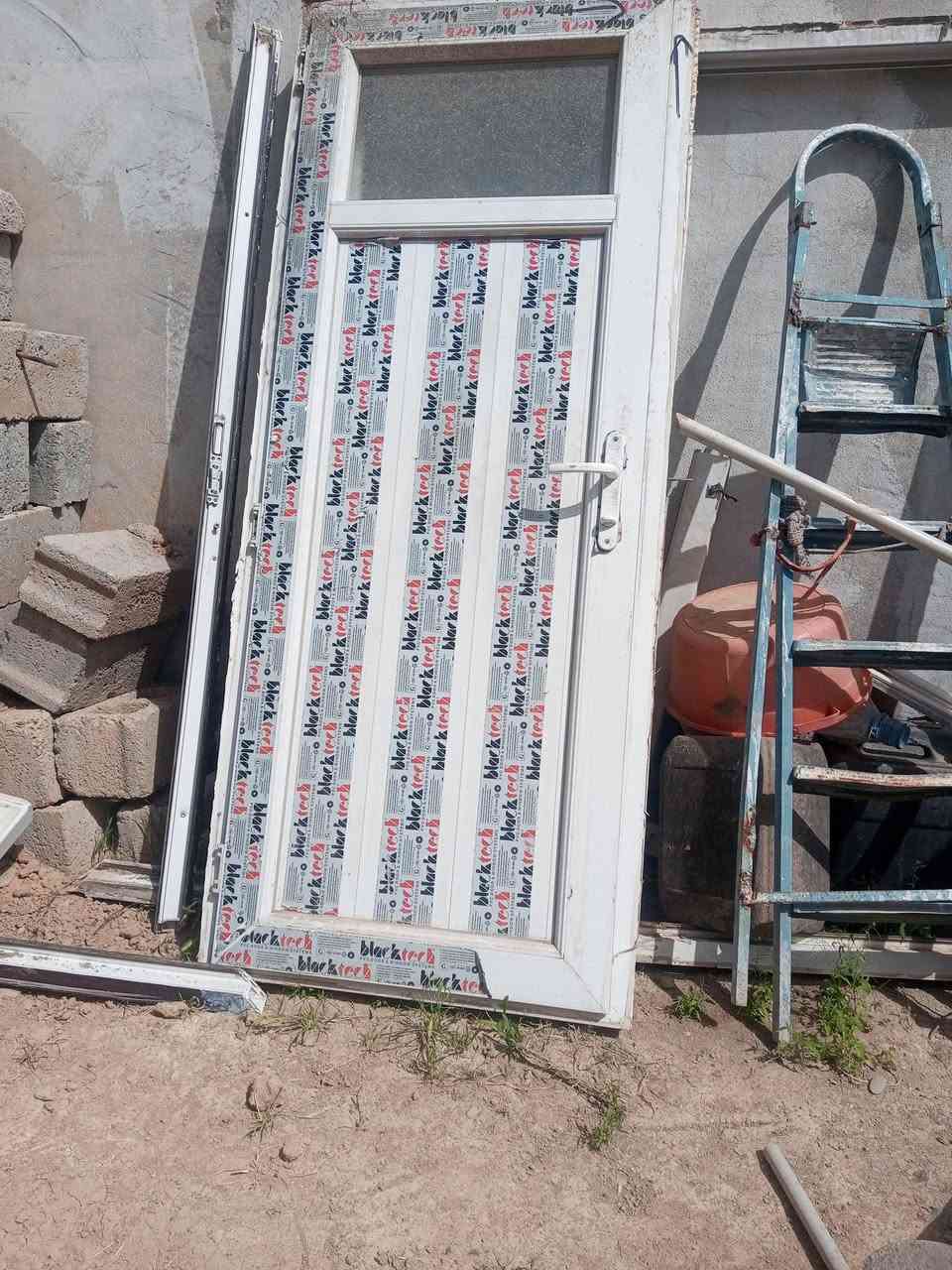سلام عليكم باب بلاستيك اخو جديد طول مترين عرض 85 كركوك حي وسطي *********** سعر 65
