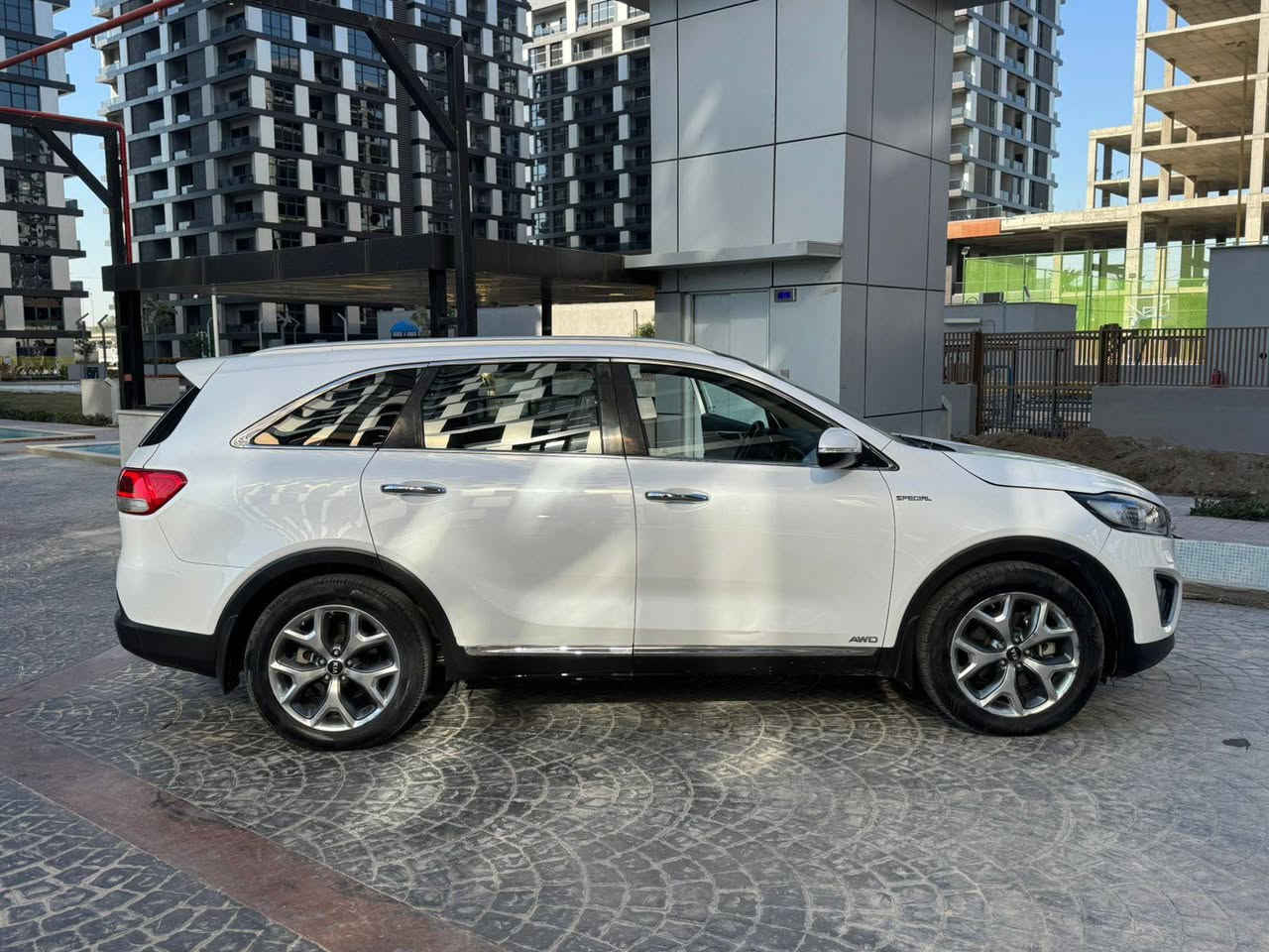 السلام عليكم
سورنتو لون  ابيض خليجي فول مواصفات. رقم بغداد باسمي تحويل ثاني يوم  رقم انگليزي جديد
مواصفات، 
بانوراما 
شاشة 
حساسات امامية 
حساسات خلفية 
كامرة
زراگ لايت 
ترحيب 
مكينة 6سلندر 
فور ويل 
تشغيل بصمة 
ابواب بصمة 
جنطة كهربائي 
فور ويل 
3قطع تبريد 
7راكب 
كشنات جلد بلاد 
گيجات زئبقي 
*********** متواجد واتساب
السيارة جديدة بمعنى الكلمة ودينار متصرف عليه مكينة وكير بشرط  ممخلين سبانة عليهن السيارة كفالة عامة عدا هاي الطخة بخشم البنيد مكان السيارة ديالى خان بني سعد سعره221واقة
