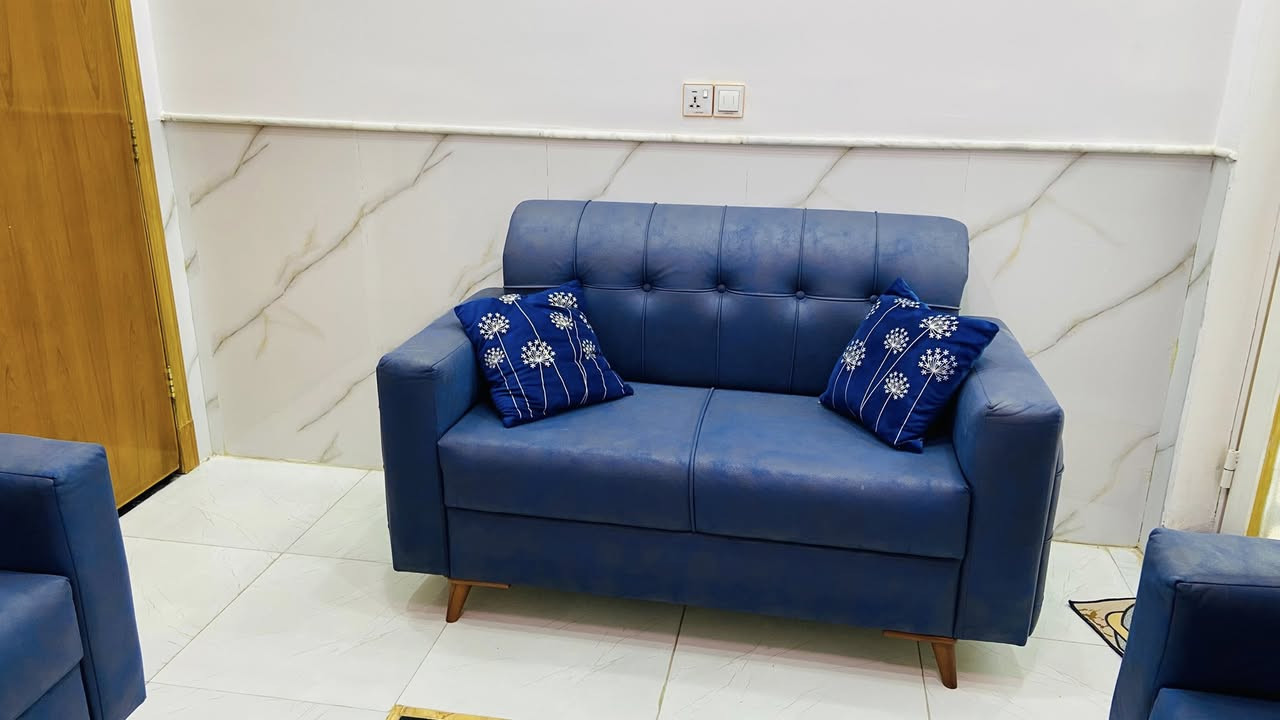 تخم 10 مقاعد للبيع لون نيلي نضيف وكامل سبب البيع الاستقبال صغيره ورايد ابيعه مكاني كربلاء للاستفسار رقمي بي واتساب ***********
