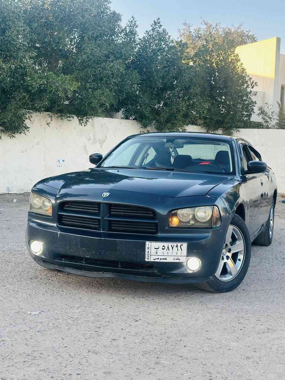 سلام عليكم 
جارجر 2008
حادثها جاملغ وبيبان ثنين صفحت السايق مبدلات والجاملغ صبغ وبيها قطع صبغ  
مكينه جديده خيرمن الله  كيرها خير من الله 
حداديه جديده تايرات نضيفه سياره ما بيها نقص  
سعررررر(105) وبيها مجال بسيط 
موقع بغداد مدينه الصدر  
رقم الهاتف ***********
