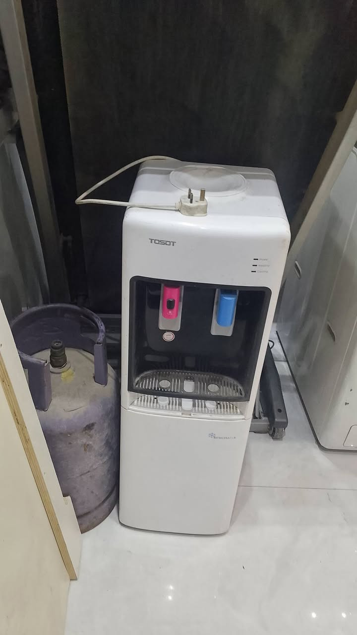 بسم الله الرحمن الرحيم 
التفاصيل مال الاغراض موجوده داخل صورة *********** المكان شارع فلسطين
