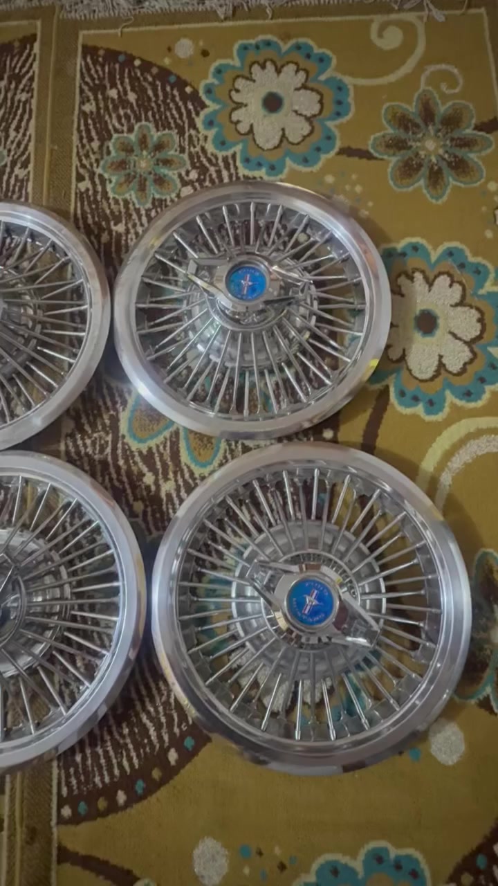 سلام عليكم تخم كبات موستنك ١٥ حلوات بيهن سيم واحد طاك  من صفحه وحده الكبات مابيهن عواج بيهن تك بي طخه خفيفه مكاني بغداد جسر ديالى الجديد *********** السعر ٨٠٠
