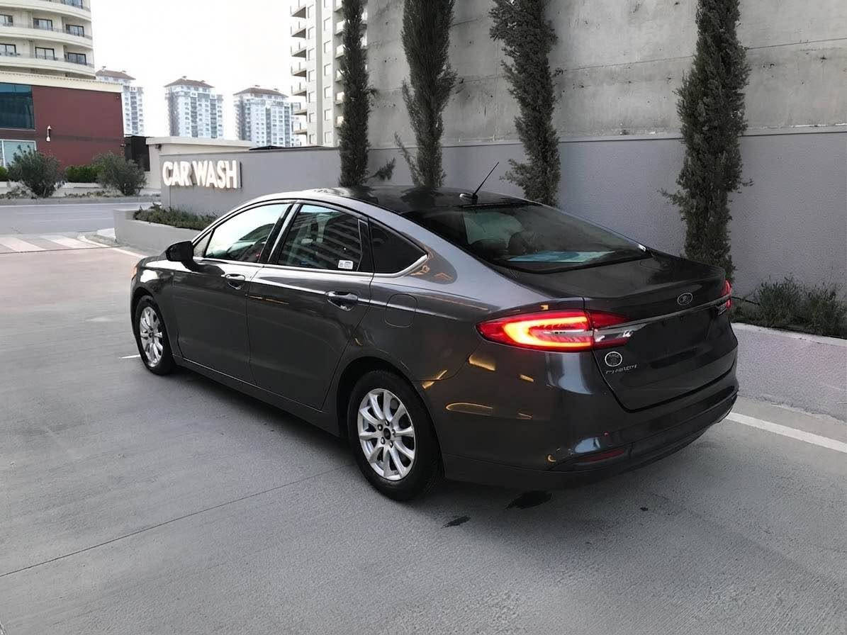 FORD FUSION 2017 S 
١١٢هەزار مایل ڕۆشتووە 
سەیارەکە بێ بۆیاخە تەنها قوپاویەک لە بۆنیتەکەی هەیە چاک نەکراوە
 مەکینە 2.5 مەرخوب 
گێڕو مەکینەی بێ عەیبە نەکراوەتەوە
تایەی تازەیە ٢ حەفتەیە گۆڕاوە 
*********** whatsapp
 
110$ السليمانية, العراق
