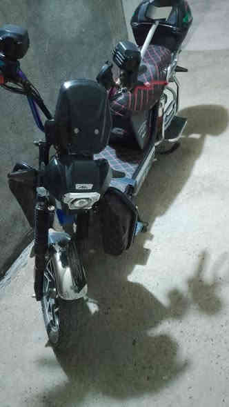 بايسكلات اثنين للبيع سعر الواحد ب 700 وبي مجال مكان رمادي شارع المستودع كله شغال ونظيف مابيه اي خلل ***********
