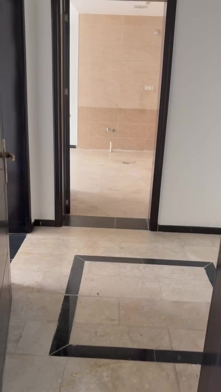 شقه للبيع في مجمع الشعب السكني مساحه ١٣٧  طابق ارضي مصبوغه حديثا اقل من اسبوع 
للتواصل على الرقم ***********
