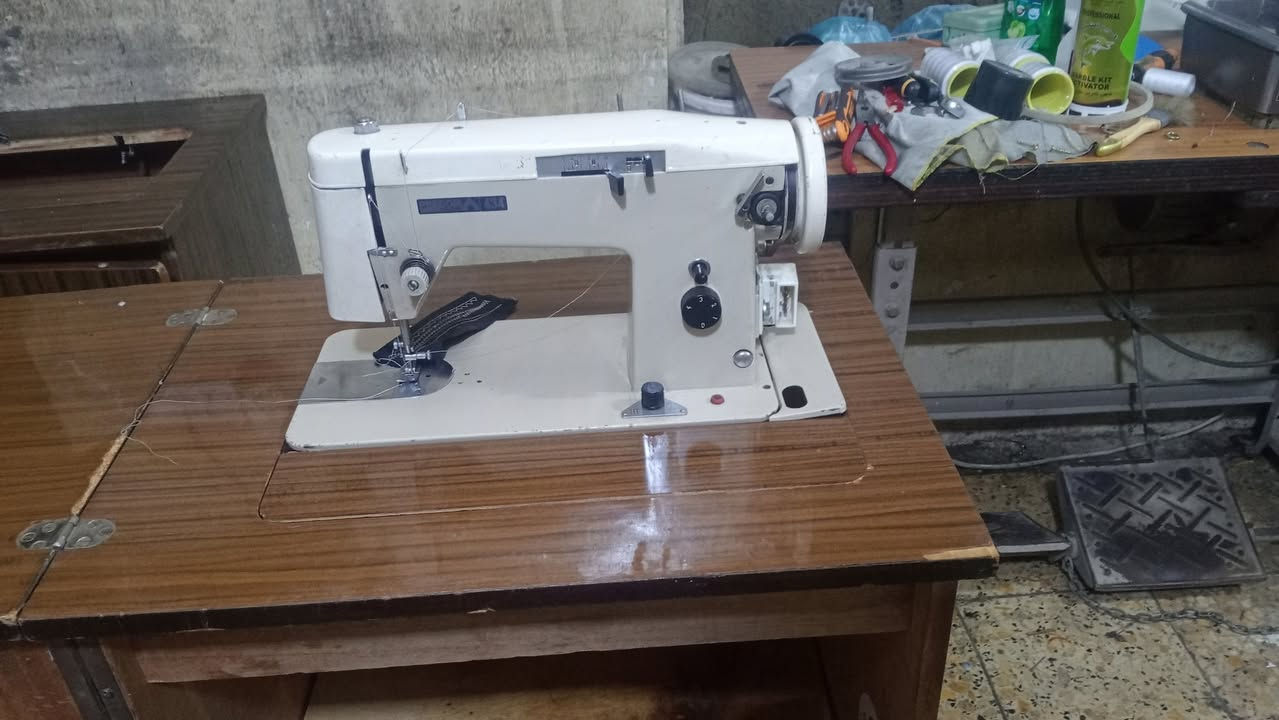 مكينة خياط وزكزاك بولوني السعر 150بغداد***********
