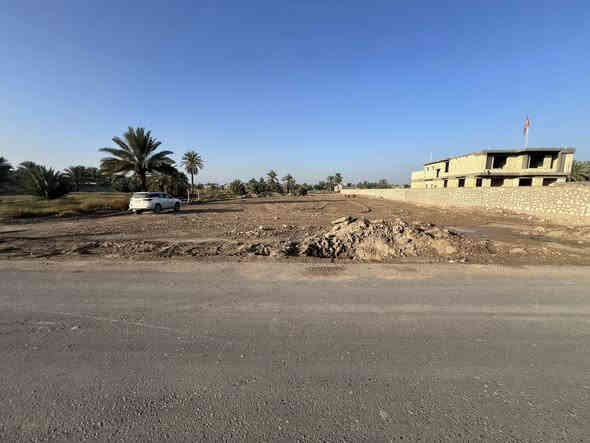 السلام عليكم 
دونمين طابو زراعي صرف سند 25 قرب جامعة المستقبل على طريق رئيسي مبلط بعرض 15 متر يبعدن عن شارع حلة نجف 500 م ملاحضه يباع دونمين او دونم او نصف دونم للاستفسار ***********
