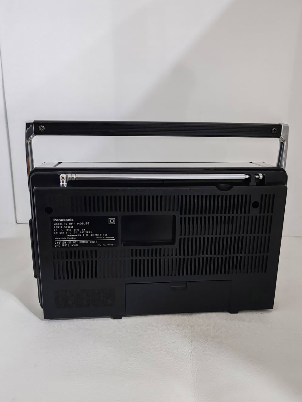 راديو باناسونيك انتاج اليابان شركة ناشنال
Panasonic  RF-1405LBE
انتاج شركة ماتسوشيتا الاصلي
انتاج سنة ١٩٨٠
نظافة ممتازة ٩٨٪
جهاز بلادي ممفتوح ولاتصليح على وضع الشركة
اربع موجات FM, MW, SW, LW
امكانية التحكم باقتصاد استهلاك القدرة
يعمل مباشر بالكهرباء و يعمل ب ٤ باتريات وسط
السعر  175  الف


**إذا كنت صاحب هذا الإعلان وتريد حذفه لأي سبب، رجاءا أرسل رسالة إلى الدعم الفني**