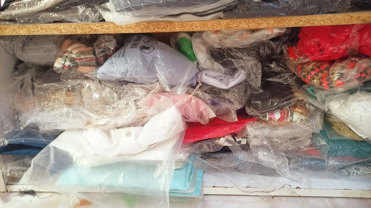 شلعة ملابس اوربية جديدة نسائي واطفال ومحير مشكل
سعر القطعة الف ونص شلع 
@إشارة
***********
***********
