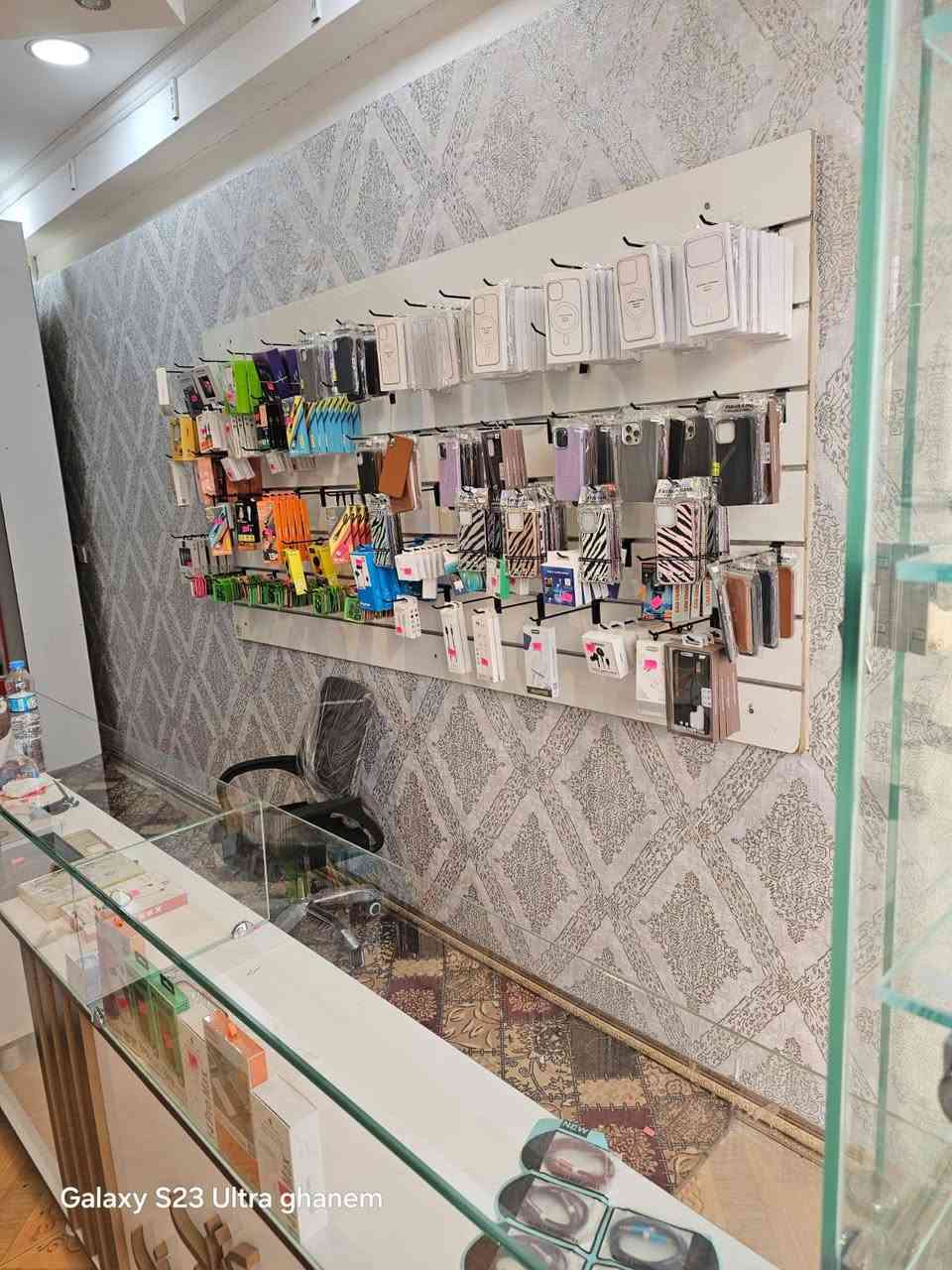 مكتب موبايلات للبيع كامل بس تفتح بدون سرقفليه السوق القديم مقابيل تجهيزات شامل وماركت عمار بعاجه لعدم التفرغ 
السعر مناسب
***********
