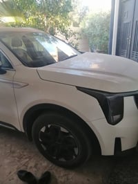 سورنتو ٢٠٢٥للبيع ماشيه ١٠٠٠٠مكفوله السعر ٢٧٥وبيهه مجال٤ سلندرللاستفسار...