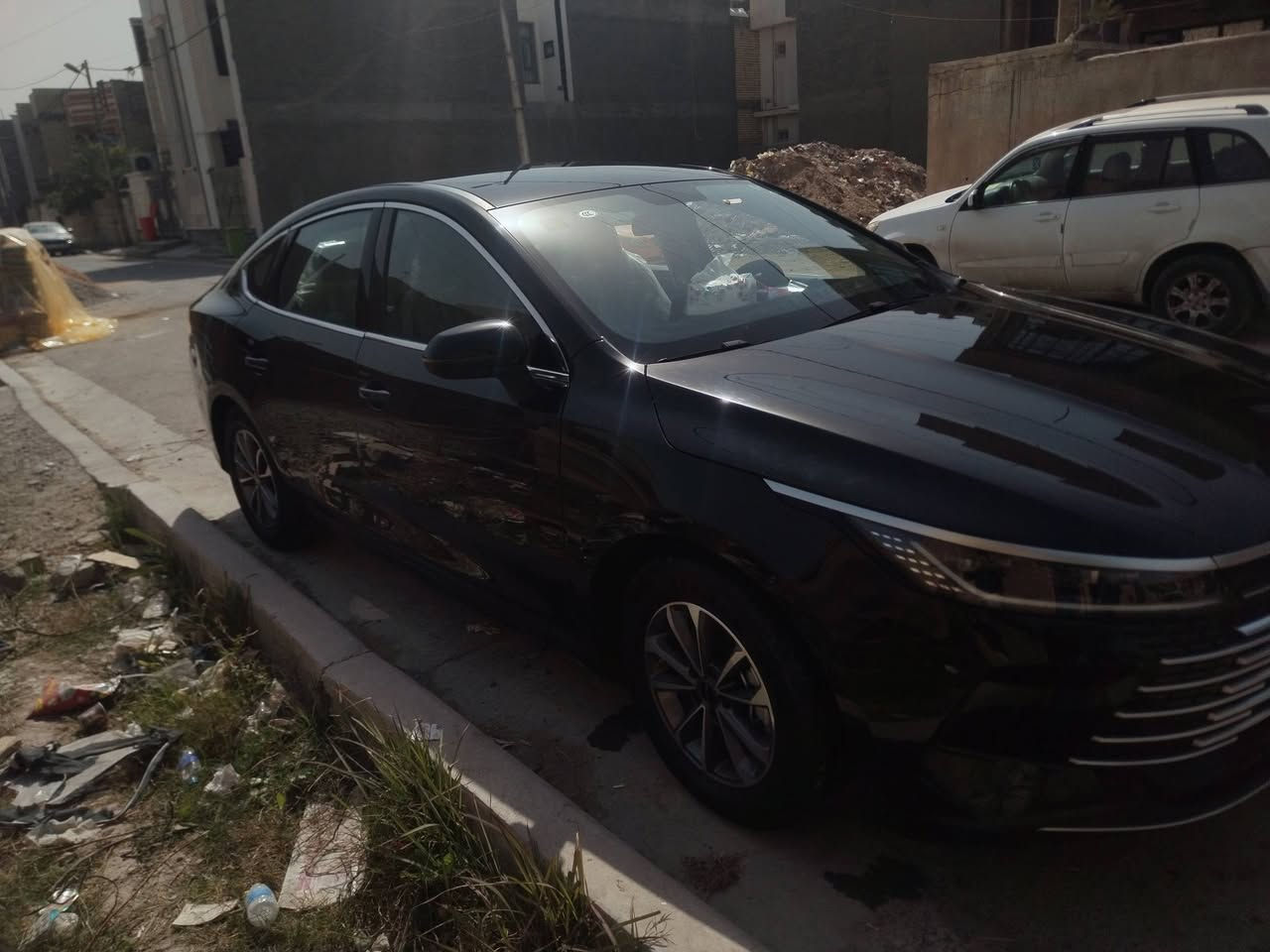 سلام عليكم سياره BYD موديل 25البيع سياره مكفوله كفاله عامه دسترولي مكان بغداد رقم الهاتف ***********
