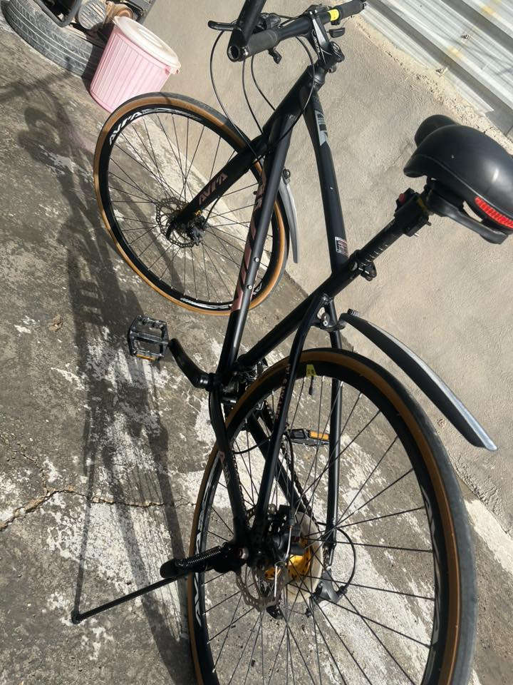 سلام عليكم بايسكل c700 للبيع ماركه AVRA بايسكل. ناعم وخفيف كلش مريح الجديد ماته 250 سعره والي عندي الزكه عل كتابه ممشيوله يعني نظيف بمعنه الكلمه مكان بغداد زعفرانيه بريكات شغاله سرج يصعد وينزل سعره 165 بي مجال


**إذا كنت صاحب هذا الإعلان وتريد حذفه لأي سبب، رجاءا أرسل رسالة إلى الدعم الفني**