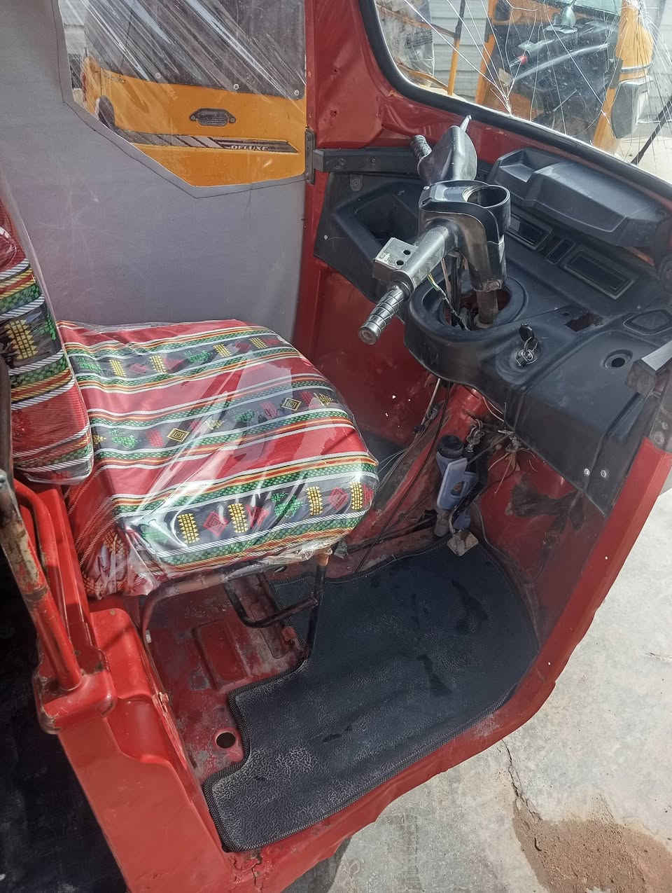 سلام عليكم تكتك للبيع 18اوراق تكتك جاهزه  كبل لشارع لا ضربه ولا صبغ مكينه تجفيت جديد كلجات جدد السعر 2600وبيهه مجال العنوان بغداد المحموديه الرقم***********
