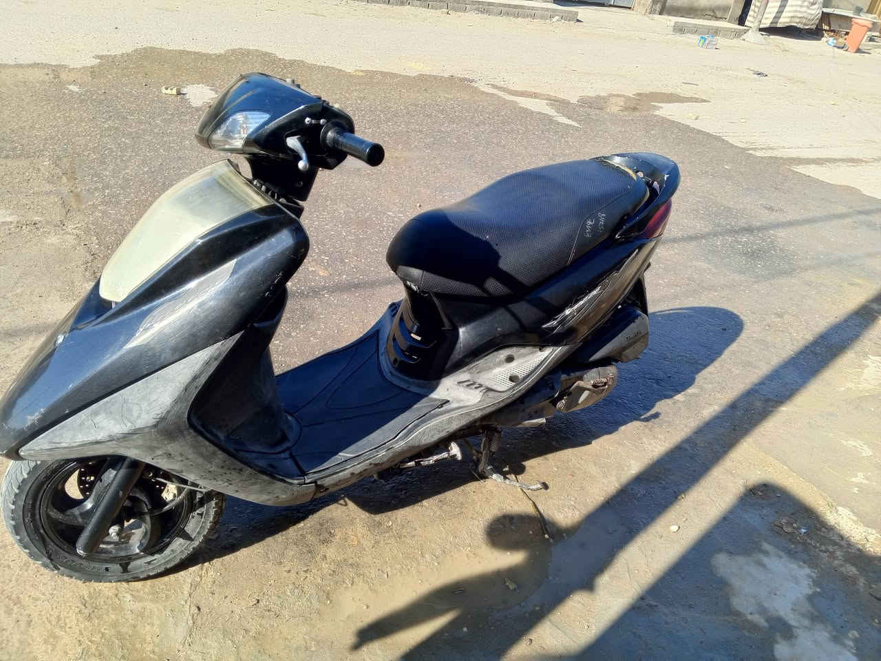 السلام عليكم دراجه بريز حاويه صاله  
سبوعين ماخوذه مابدل ايش بيه الاسعار خاص او تصال*********** مكان حاميه وشاري يدلل
