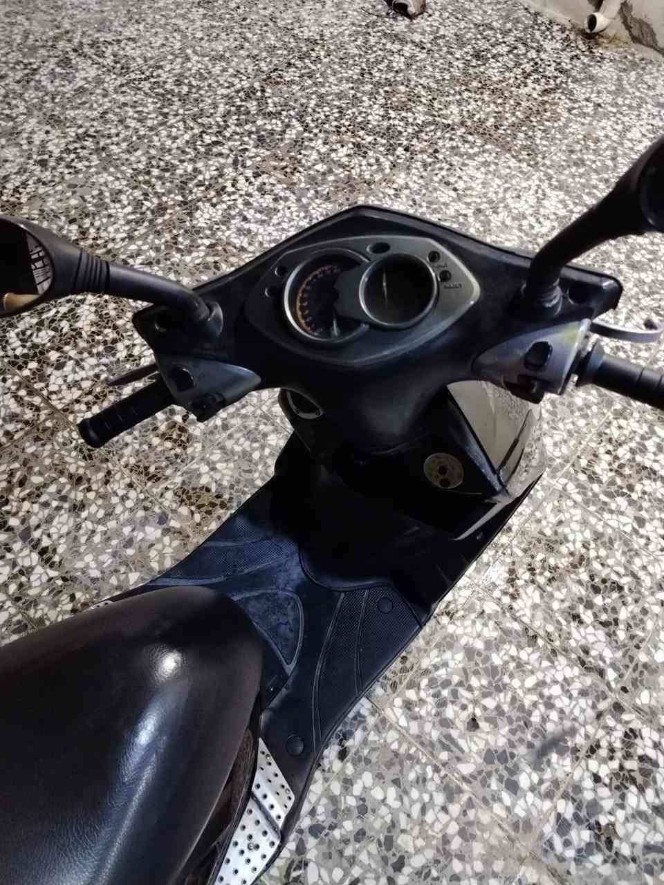 دراجة سكنس فحل كابريتر
أوراق كاملة مدفوع كمرك
دراجة كلش نضيفه مكفوله ولا برغي مفتوح ببها
مكاني بغداد المشتل
فقط اتصال رجاً ***********
