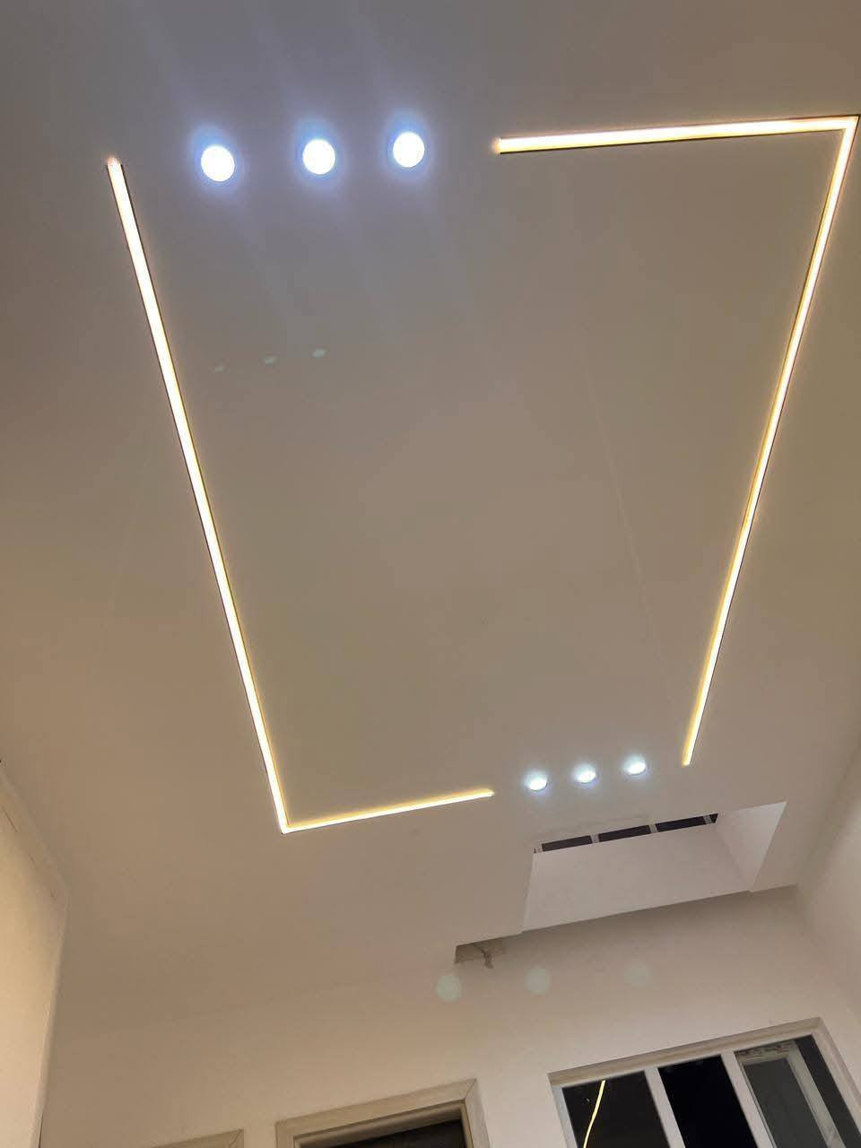 خلفة ديكورات وصباغ متفرغ اشتغل جميع انواع الديكورات صبغ جبس بورد سحبات بأنواعها واجهيات سقوف ثانوية كل مايلزم الديكور مكاني بغداد اطلع قطعي وباليومية ***********___*********** علي الصباغ
