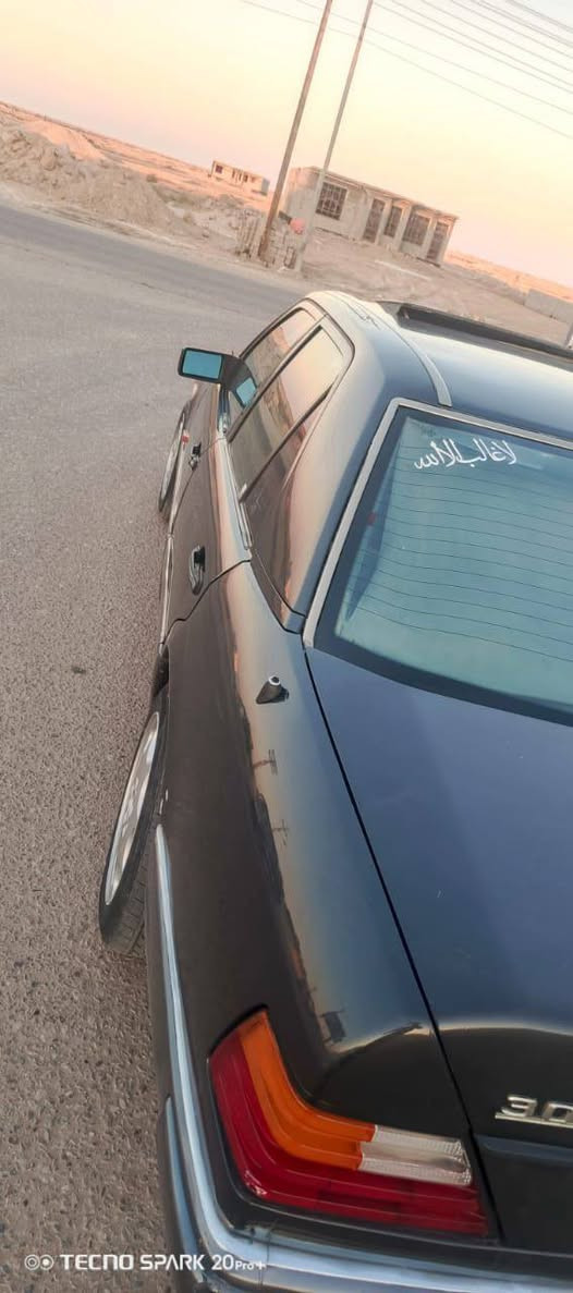 مارسدس دب للبيع كما موضح أمامكم في الصورة النضافة هاذا رقم راعيها المكان الدير ***********
