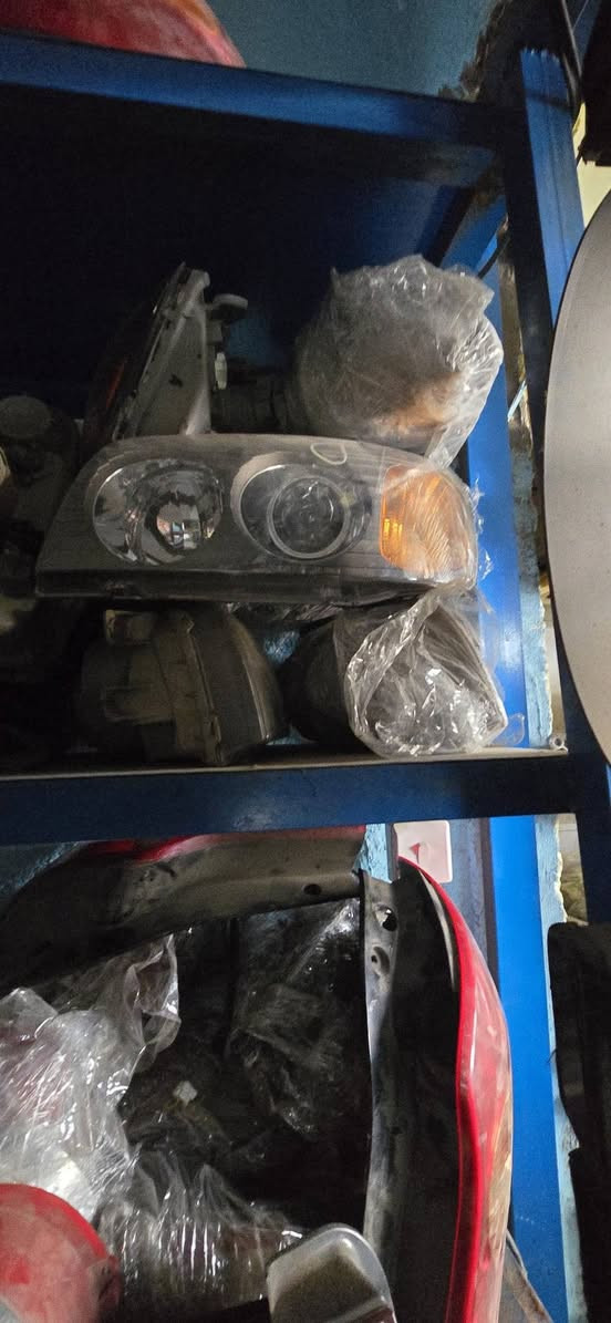 السلام عليكم ورحمة الله وبركاته 
يعلن مجمع عباس الربيعي 
عن وصول حاوية لايت وبك لايت جميع انواع السيارات الكورية وغيرها
للمعلومات والاتصال  *********** ويتوفر كميات كبيرة جدا والبيع جمله ومفرد بسعر الجمله
