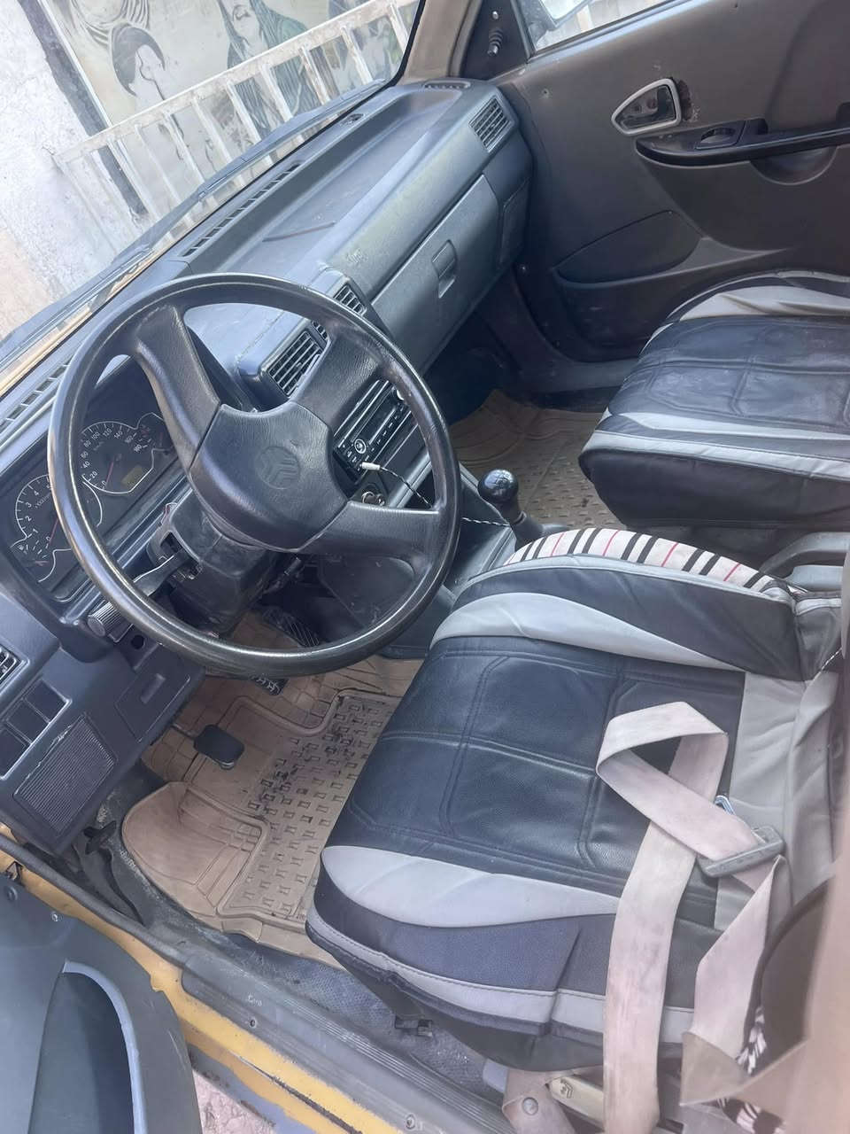 للبيع 2011 رقم بغداد انكليزي سنوية ل2030 هيئة ممطلوبة محرك وكير حلوات 
كهربائيات شغالة 
شواصي جدد ومصورهن 
الكشر كدام عينك تجي وتكلب 
سعر 22 وبيها مجال 
***********
