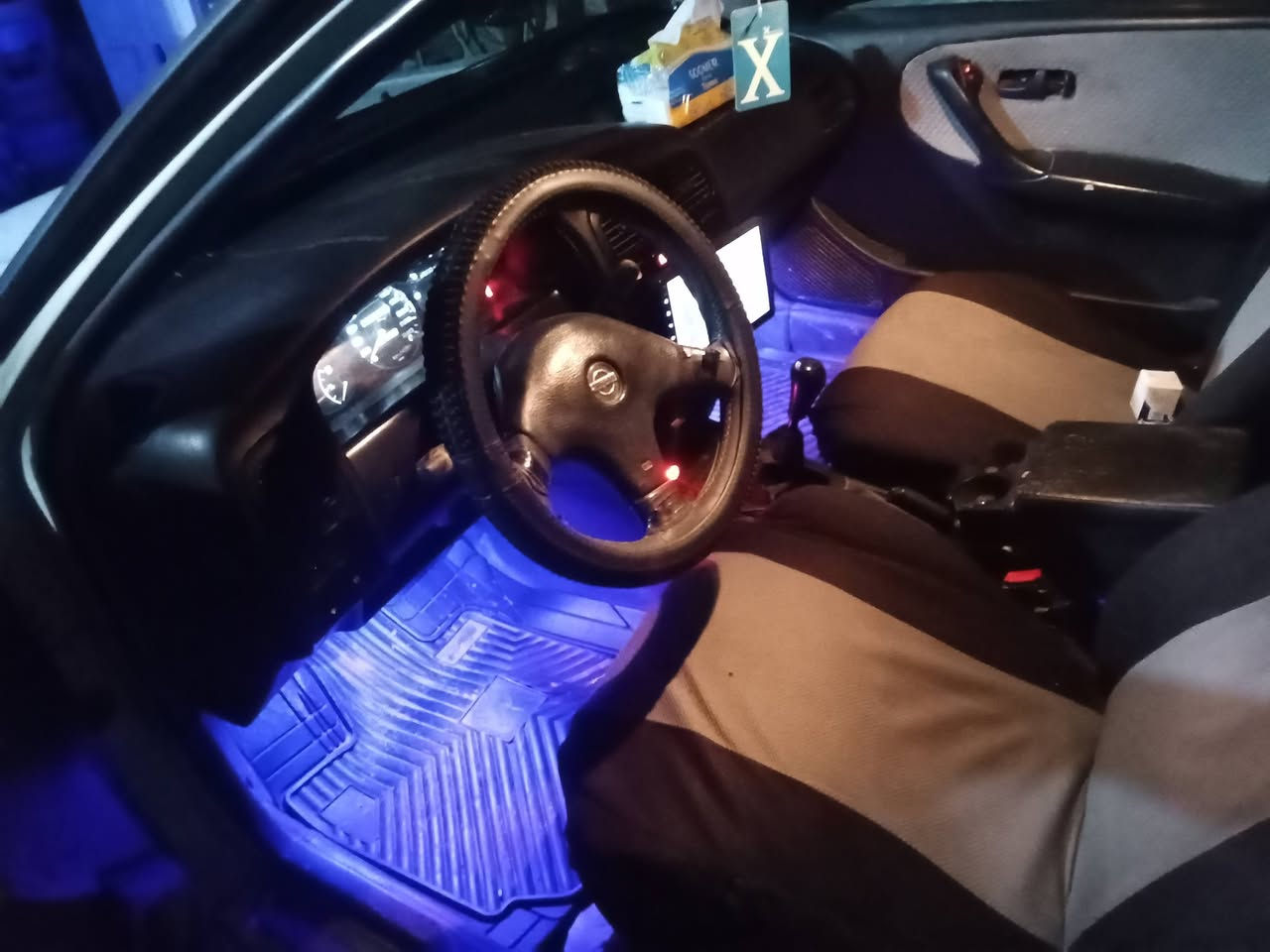 سياره نيسان برايمر موديل 93 محرك 20تبريد وتدفئة شغال جامات كهربائيةسنوية جديد سعر 45وبيه مجال ورقم موبايل ***********الي مو شراي خلي لا يخابر
