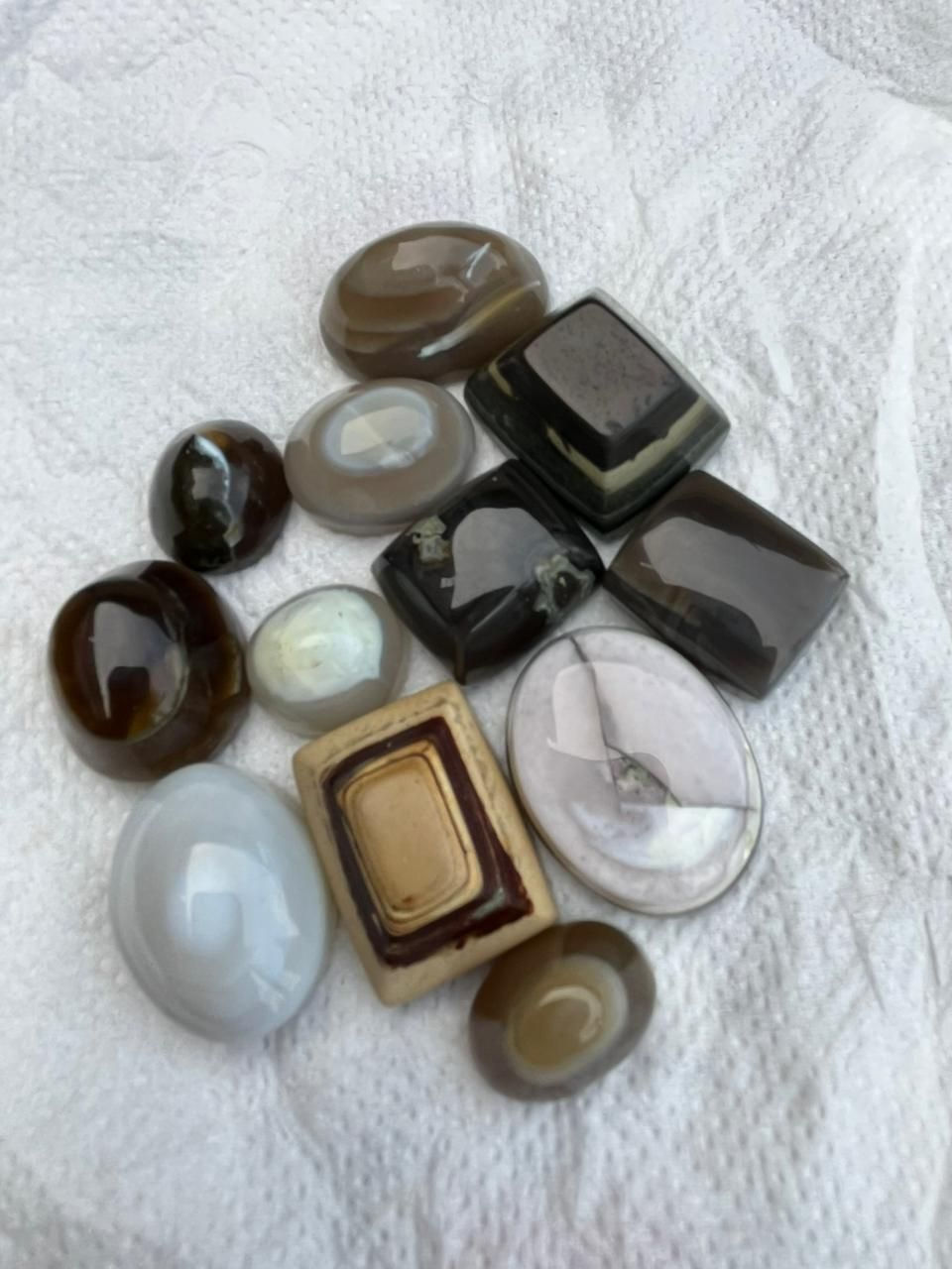 احجار جزع يماني يجنن روعه نواعم وسط وكبار القطعه الوحده  8 الاف اذا شلع ارخص نوادر جوه سعرهن ابيه  الوان تخبل بلاش هيج قطع


**إذا كنت صاحب هذا الإعلان وتريد حذفه لأي سبب، رجاءا أرسل رسالة إلى الدعم الفني**