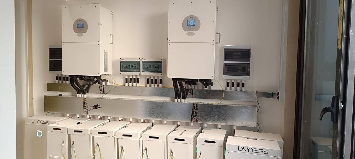 بتوفيق الله تعالى  ... تم تنصيب منظومة طاقة شمسية بقدرة 90 امبير في بغداد - التاجي ... 
للاستفسار  الاتصال على 
*********** واتساب- م.مصطفى
