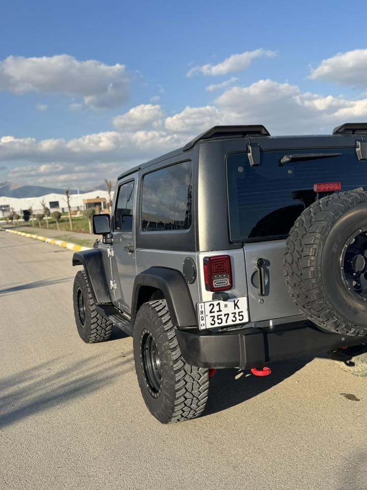 سلام عليكم 
جيب رانكلر 2018 sport
قطعتين و نص صبغ 
4*4
شاشة كبيرة 
ماشية 89 الف مايل
١٦٠ و بي مجال 
***********
