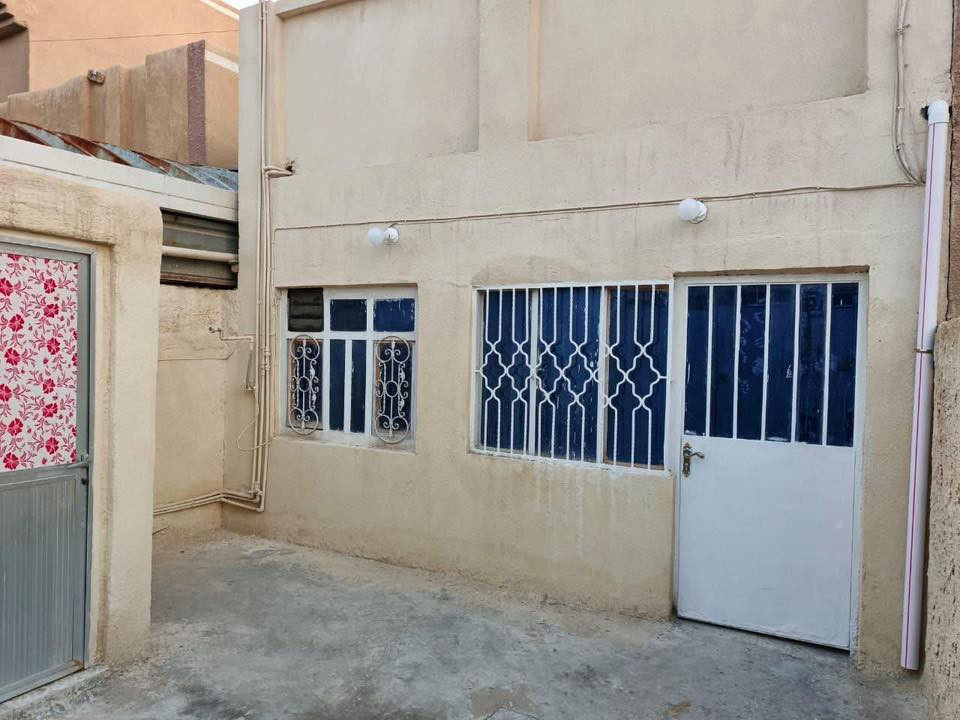 السلام عليكم… متوفر بيت للايجار 100متر يحتوي على غرفة وصالة مفتوحة ؏ الهول ومطبخ وصحيات..  مكانه حي العسكري شارع المكاتب خلف اسواق كلشي وكلاشي…
للاستفسار الاتصال ؏ الرقم…
***********
