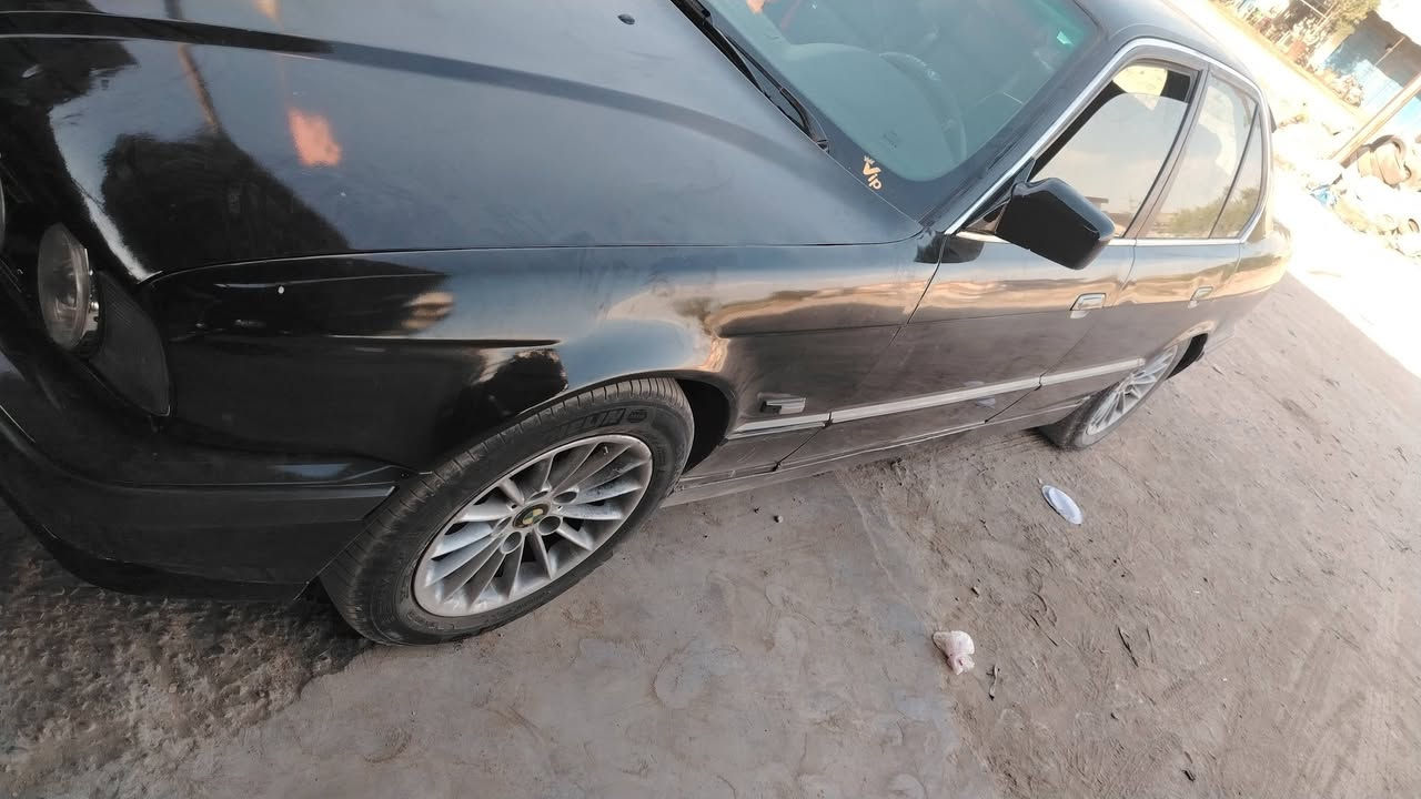 سلام عليكم بي ام دبليو سيارة جاهزة كير. محرك ضفيرة بلدي شركة السيارة مصبوغة عام الإجمالية رقم دولي جديد كبل تحول تبريد ثلج سنتر لوك وية اربع جام من تقفل يصعد بجم عريض M سياره جاهزة يعني مذب عليه ربع رقمي *********** وتساب السعر ٥٥ وبيهة مجال  

ملاحضة السيارة بعدهة ممبولشة ولة مخسولة 
السيارة مال جناي
