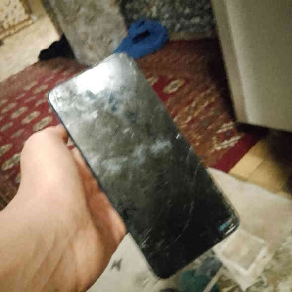 سلام عليكم عندي هذا جهاز للبيع بوكتها شتريته ب 375.و يرادله بس شاشه كلشي مبي او عندي انفنكس هاذا الي جاي اراسلكم من عنده مبي شي بس شاشه مكسوره شاشته الاصليه و هاي اني جاي اراسل منه بس اريد اراوسهن ب ايفون 11او 12 حتلو انطي فرق مناسب 
عنواني بغداد الكفاح 
رقم *********** واتساب
