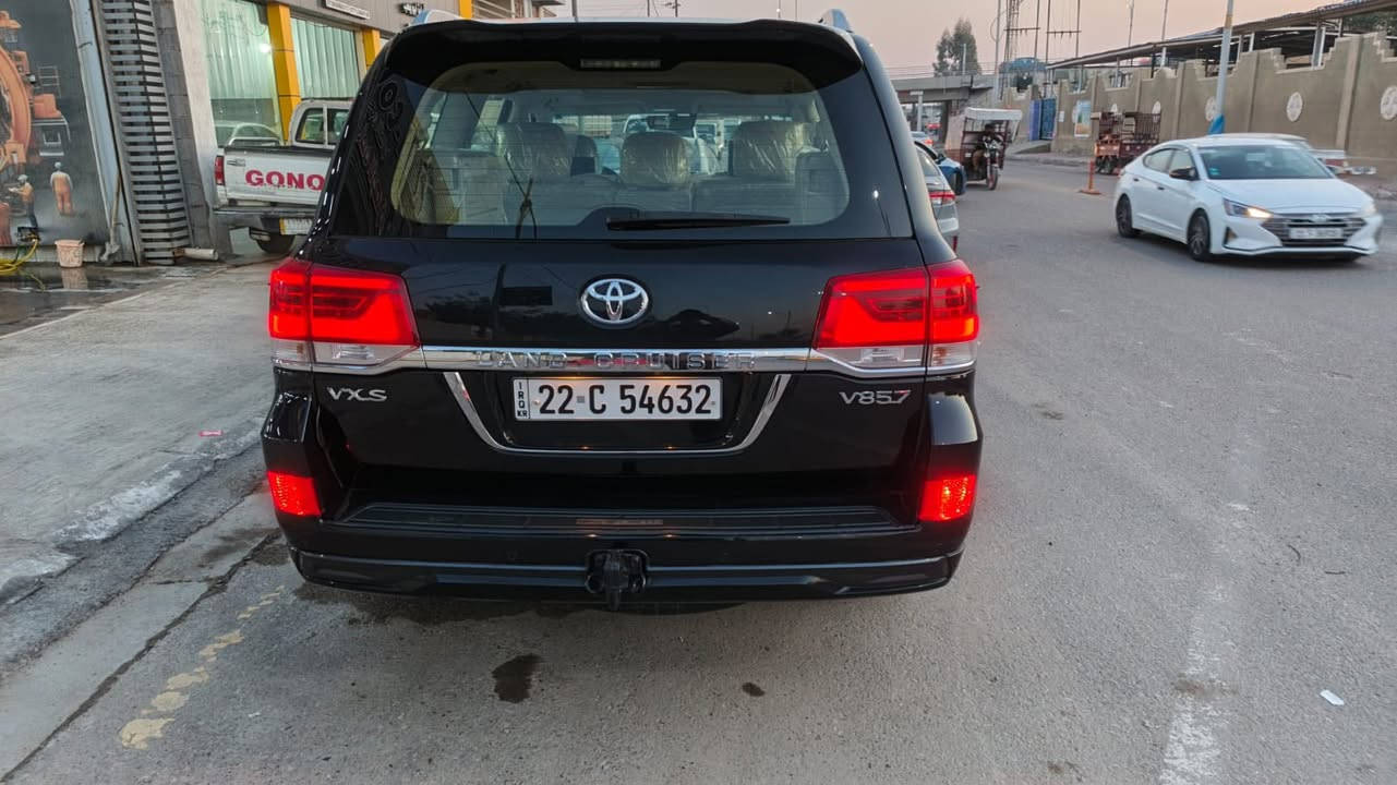 سلام عليكم 
لاندكروز 2017  .  5.7 فول موصفات 

مواصفات لكزز وماصفات اعلا فءه بلاندكروز. 
VX.S
جوبلسات 
جنطه كهرباء 
عداد ليزري 
خزن ميموري 
سياره هواي مواصفات ميحتاج اذكر 
سياره اعلا فءه بلاندكروز 
سياره جاهزة وسونار مذكور
مكفوله من صبغ 
رقم اربيل تحويل ثاني يوم 
سعر500 وبيها مجال 
عنوان انبار فلوجه 
‏***********‏
‏‏***********‏
