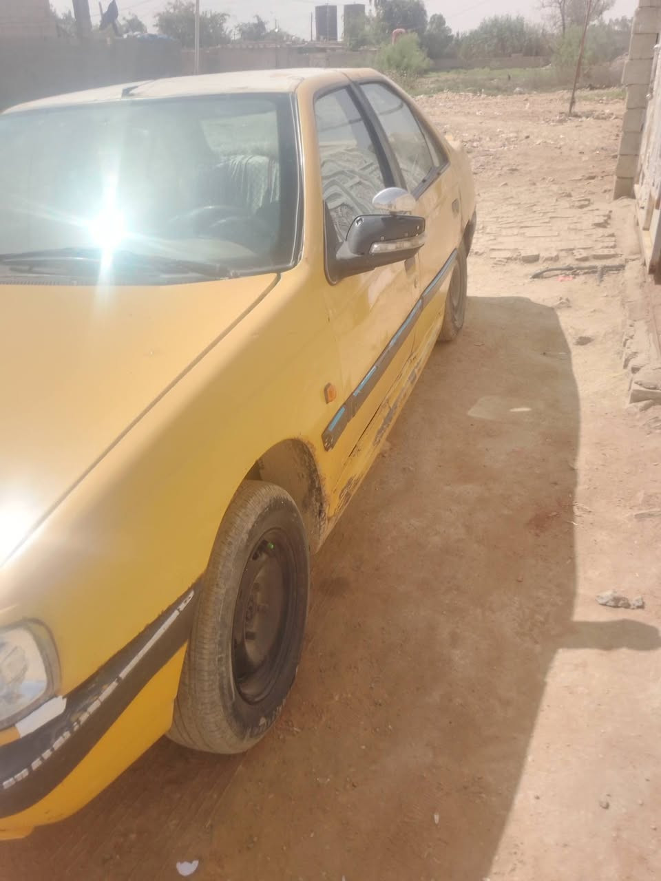 السلام عليكم بيجو بارص موديل 12 سياره جير ومحرك مقفولات كهربائيات كلها شغاله سياره بيها حادث معمره سنويه لل 29 هيا غرامه مصفره مداور ثاني يوميوم السعر 18 وبيها مجال  مكان بغداد تقاطع النهروان ***********

