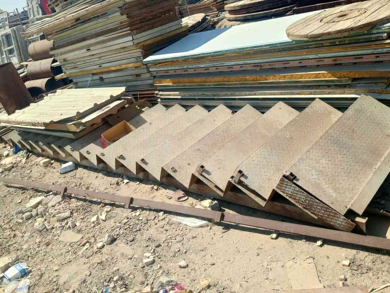 البيع تصال على رقم ***********
