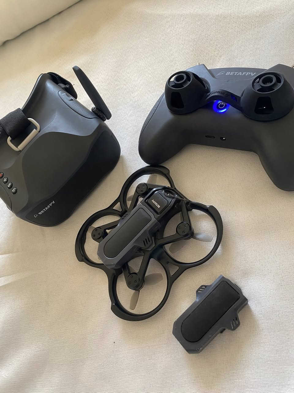 BetaFPV سعر ٤٠٠ الف.
٢. بطاریە اکو. التوصیل علی کل العراق 
عربون. + التوصیل


**إذا كنت صاحب هذا الإعلان وتريد حذفه لأي سبب، رجاءا أرسل رسالة إلى الدعم الفني**