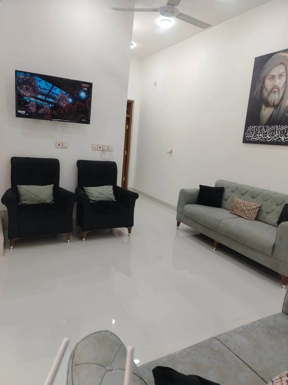 بيت للبيع المكان حي الجامعة زراعي شارع سوات 
مساحة البيت 83 متر  مشمول بالتطويب سند 25 
يحتوي على حمام خارجي ومطبخ مفتوح وصالة وحمام وتواليت داخلي وغرفة نوم ومنور البيت نظيف بناء حديث 2026 والطابق الثاني يحتوي على صالة چبيرة وسطحين  
￼￼￼
‼️البيت يبقى وياه أثاث كاونتر وتخم 
لمعرفة التفاصيل الاتصال على الرقم 
***********
