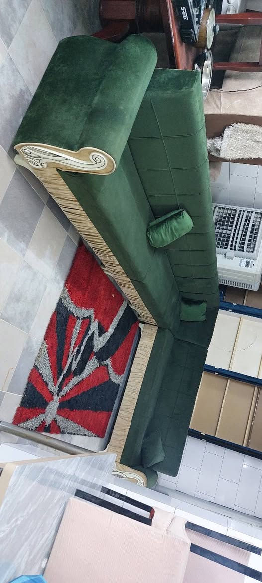 ديوان 10 نفرات كلش نضيف للبيع وبسعر 160الف الاستفسار الاتصال ع *********** شارع سالم خلف شركه كورك قرب دائره الكهرباء
