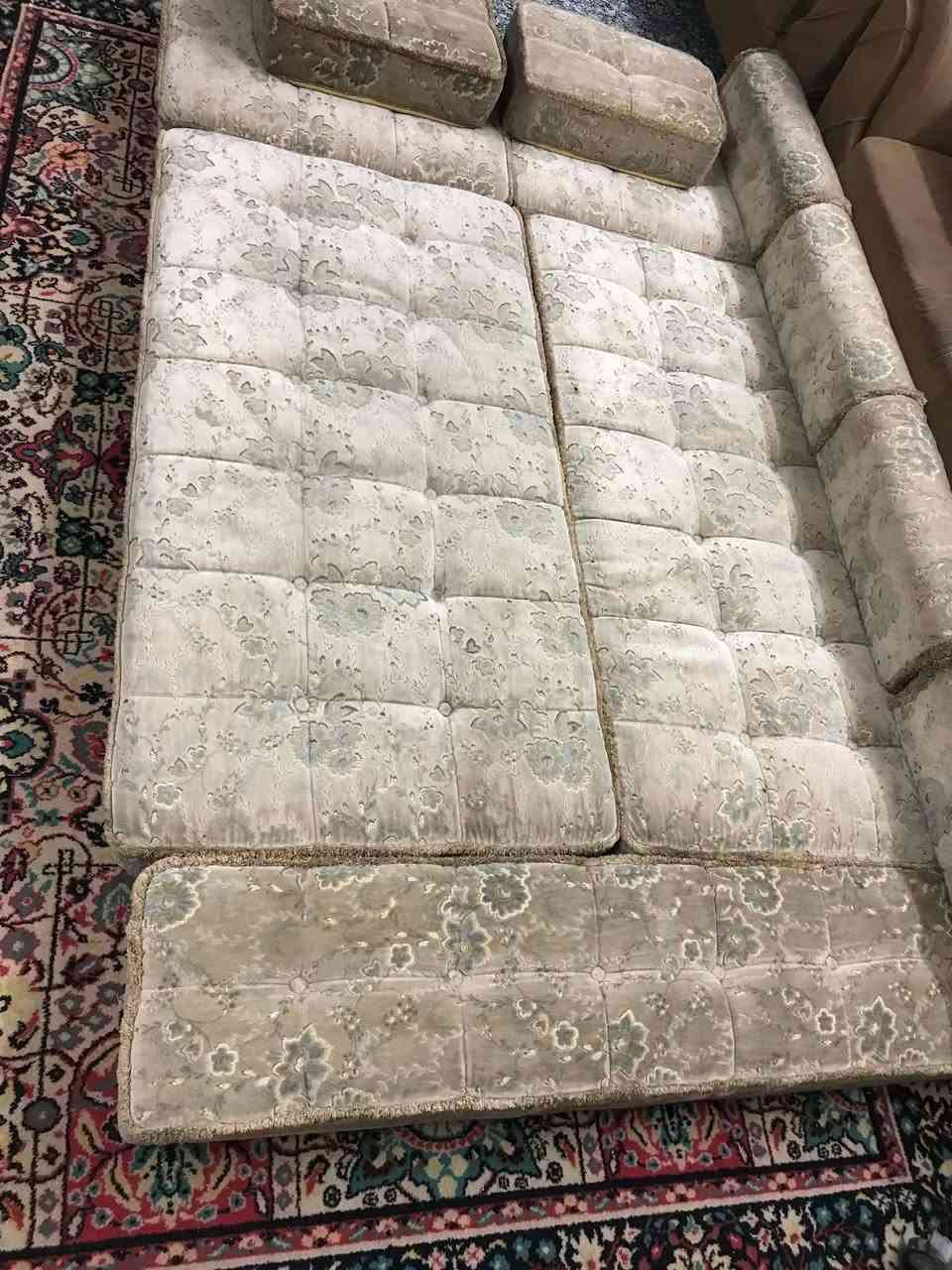 سيت إنكليزي من 11 قطعه يصير ديوان وصير سرير
اسفنج ضغط عالي سمك 12 سم للغرف الصغيرة قماش قديفه 
مآبي ضرر …. انتيك مال تسعينات يصلح للنوم والجلوس وهو متحرك 
سوي الشكل الي يعجبك السعر المطلوب 75 الف مكان بغداد


**إذا كنت صاحب هذا الإعلان وتريد حذفه لأي سبب، رجاءا أرسل رسالة إلى الدعم الفني**