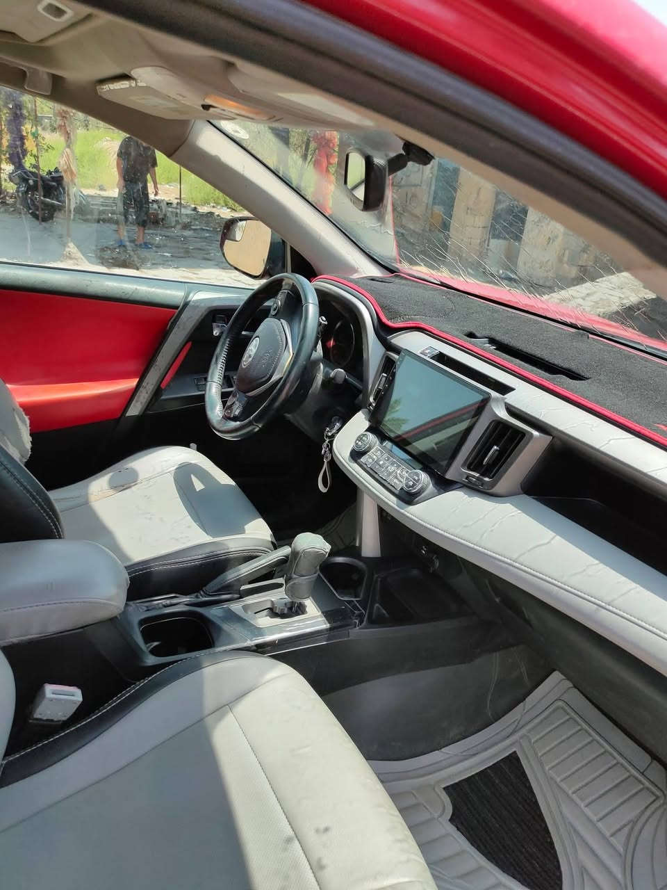 السلام عليكم للبيع راف فور وارد امريكي 2016 xLe ضررها جاملغ امامي الجهة اليمنة وجاملغ خلفي نفس الجهة نفسهن مصلحات وبيها صبغ باب الجنطة ماواصل للسبير السيارة بإسمي رقم اربيل سنوية 2028 السيارة مال جناي وكلش نظيفة وخير من الله السعر 150 للبيع او المراوس رقمي ***********
